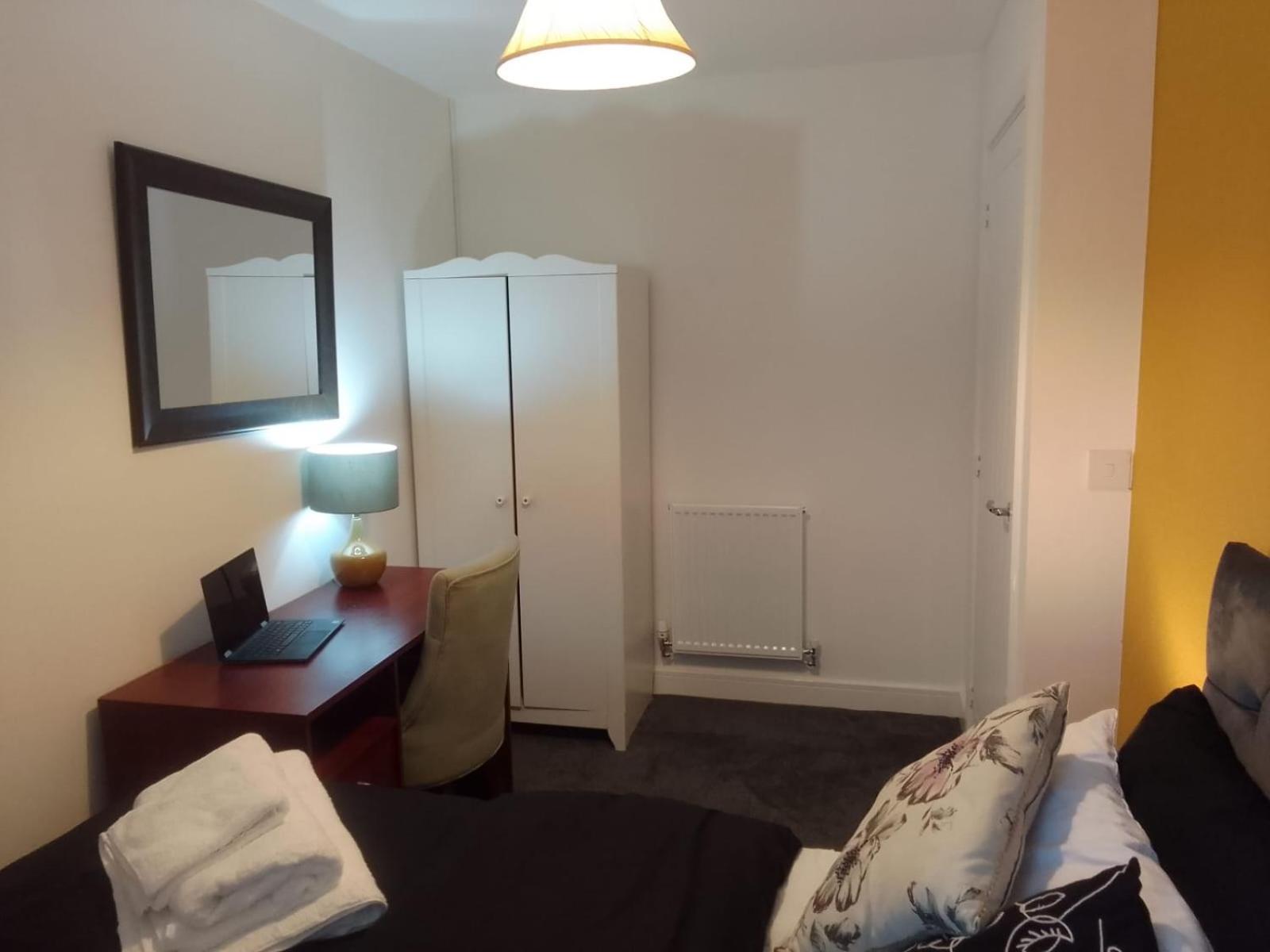 Ideal Home & Cottage Inviting 4 Bedroom Apartments Walsall Ngoại thất bức ảnh
