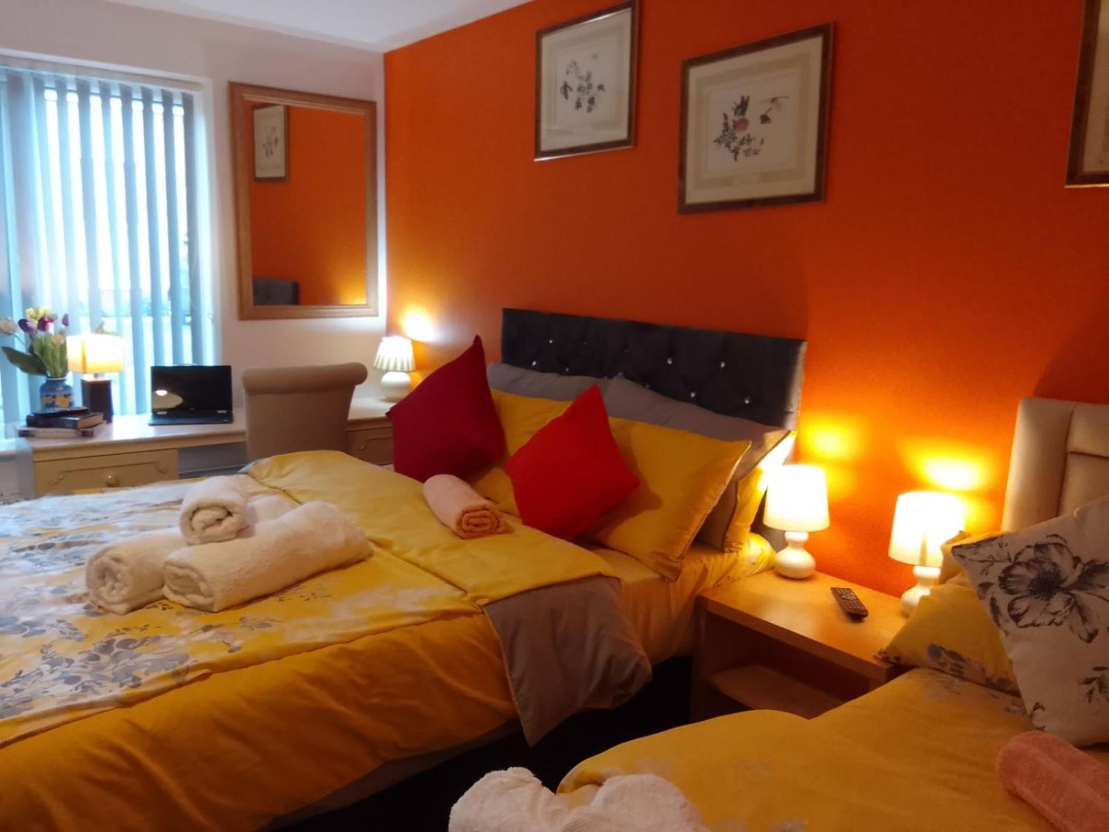 Ideal Home & Cottage Inviting 4 Bedroom Apartments Walsall Ngoại thất bức ảnh