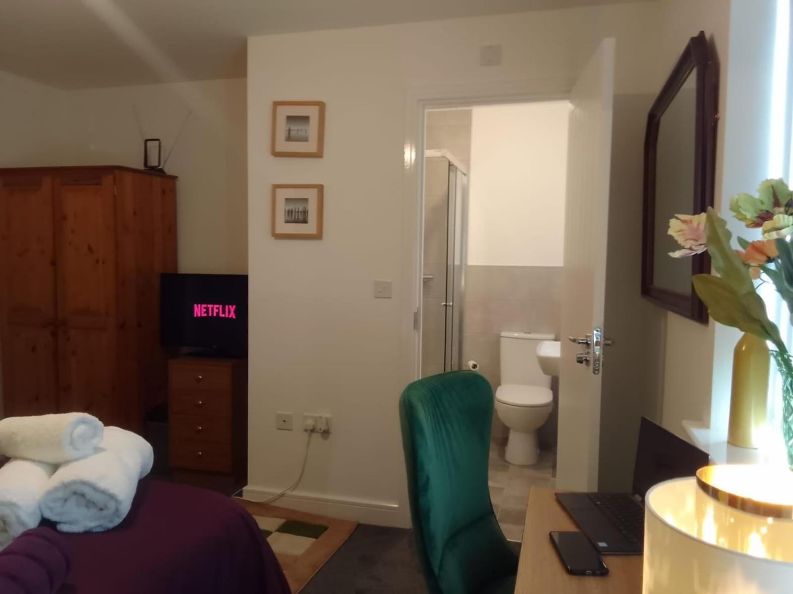 Ideal Home & Cottage Inviting 4 Bedroom Apartments Walsall Ngoại thất bức ảnh