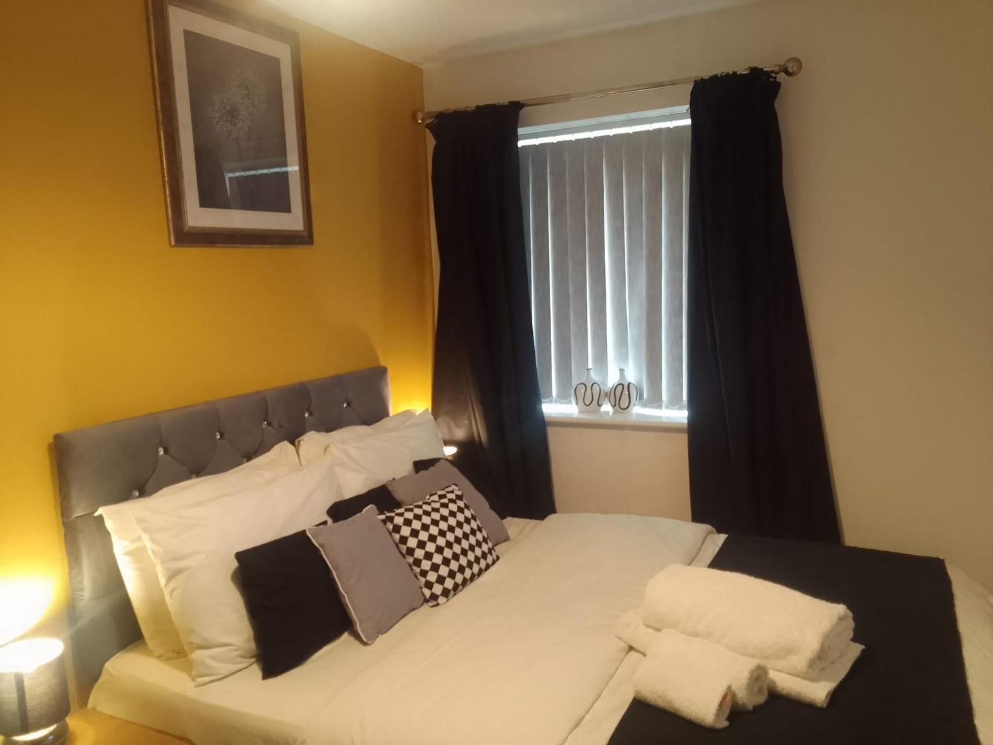 Ideal Home & Cottage Inviting 4 Bedroom Apartments Walsall Ngoại thất bức ảnh