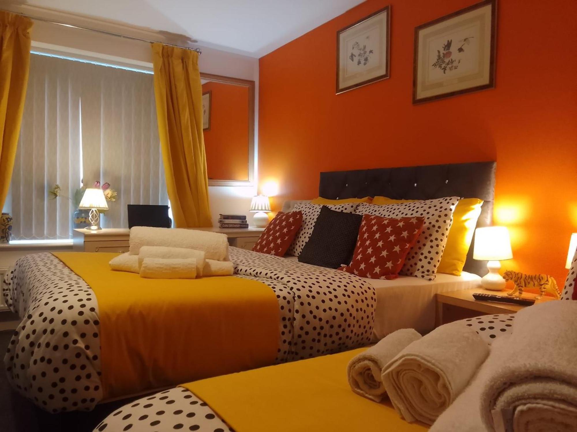 Ideal Home & Cottage Inviting 4 Bedroom Apartments Walsall Ngoại thất bức ảnh