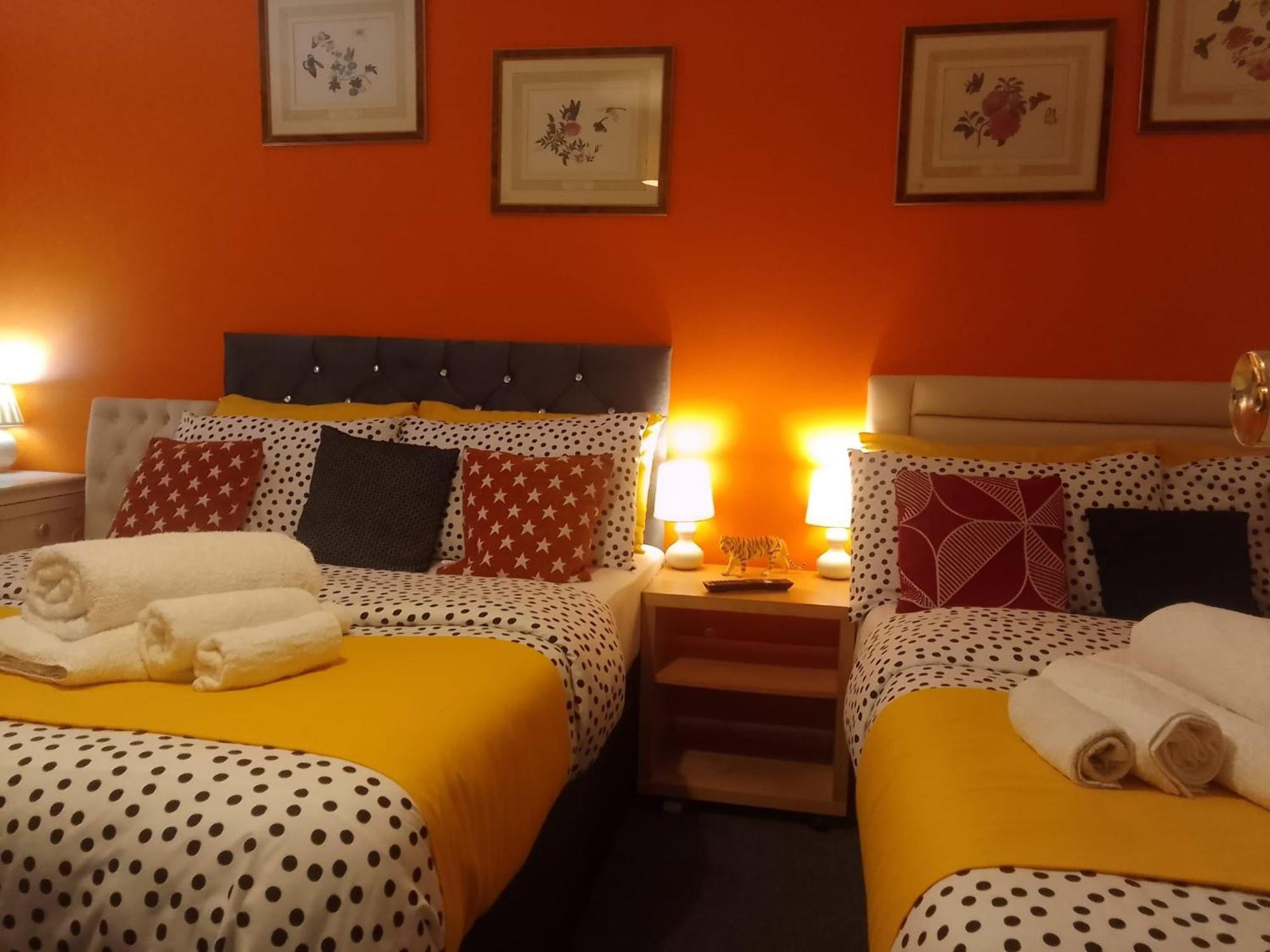 Ideal Home & Cottage Inviting 4 Bedroom Apartments Walsall Ngoại thất bức ảnh