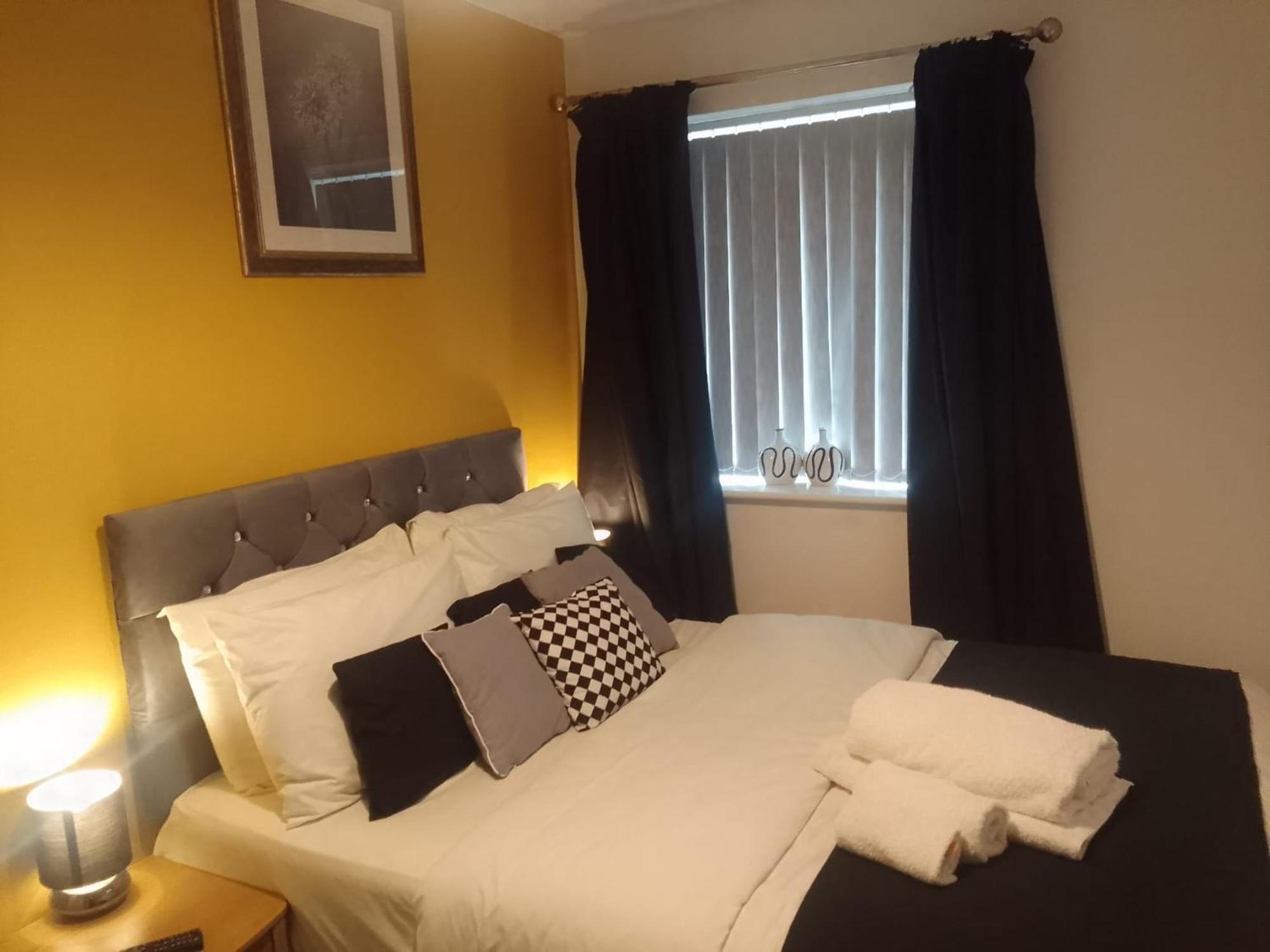 Ideal Home & Cottage Inviting 4 Bedroom Apartments Walsall Ngoại thất bức ảnh