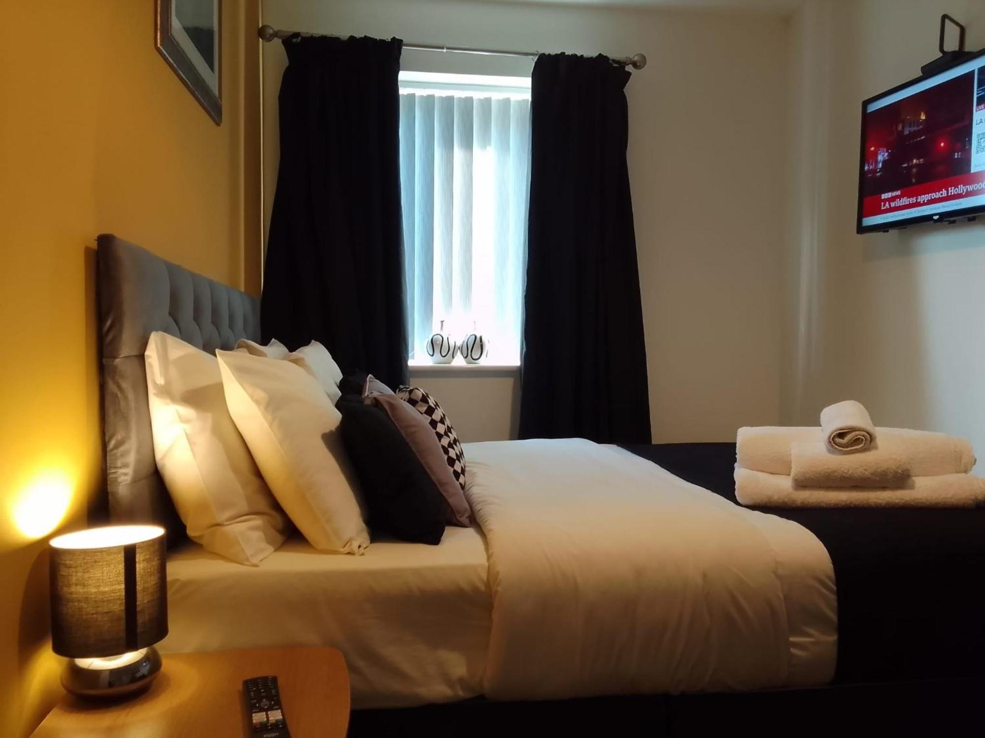 Ideal Home & Cottage Inviting 4 Bedroom Apartments Walsall Ngoại thất bức ảnh
